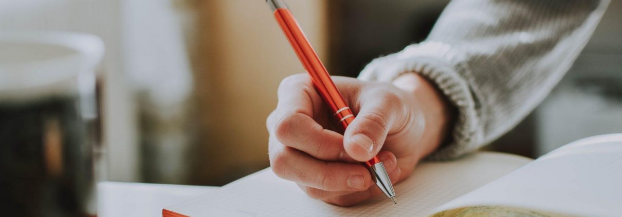 estudiar-oposiciones-por-libre-o-en-una-academia